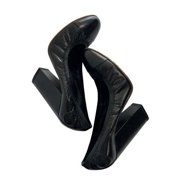 Chanel Cap Toe Leather Pumps in Black - Picture 5 of 7